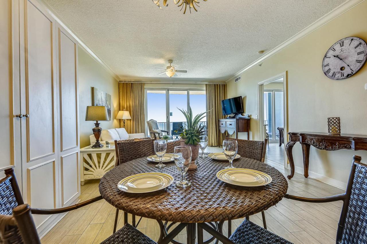 Twin Palms #1404 By Book That Holiday home